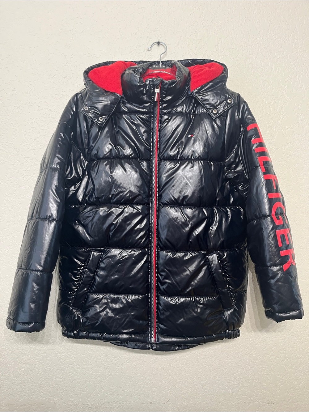 Tommy Hilfiger Youth Big Boy XL 18/20 Black Puffer with Red Hood Lining
